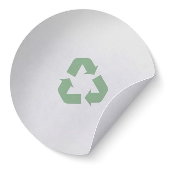 Etiqueta redonda mostrando o material: papel reciclado