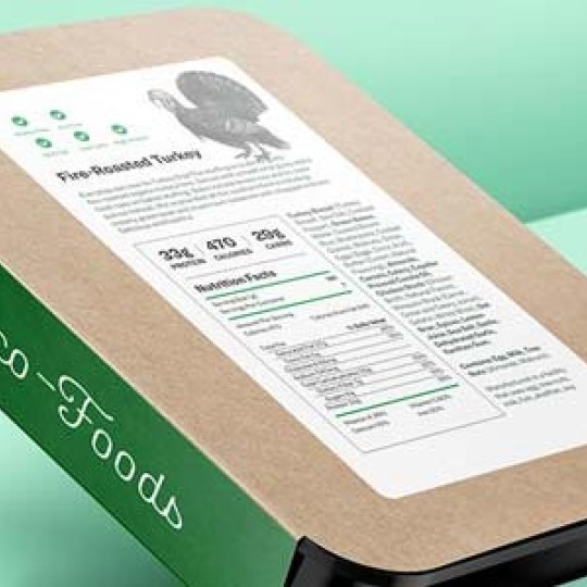 Etiqueta ecológica para peru assado com informações nutricionais detalhadas. Etiqueta branca em caixa marrom.