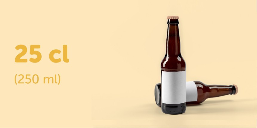 Etiqueta adesiva rectangular colocada em garrafa de cerveja de 25 cl