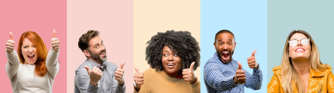 imagem com 3 mulheres e 2 homens rindo alternadamente e fazendo o sinal de ok com os dedos