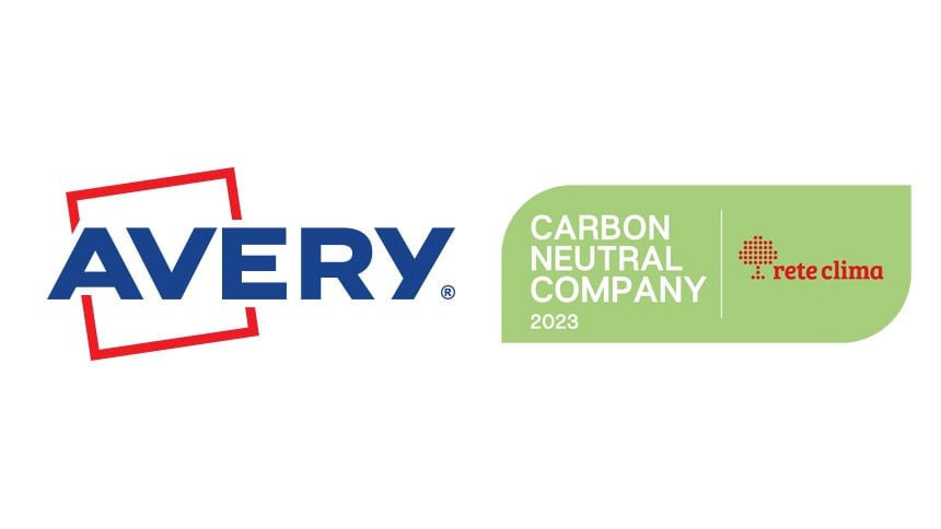 Logotipo Avery com certificação de neutralidade carbónica próxima com logotipo verde