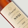 Etiqueta em garrafa de vinho em papel vergê com informações sobre o vinho e a tipologia Chardonnay