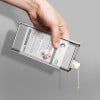 Lata contendo material inflamável com etiqueta adesiva à prova d'água com informações e avisos do produto